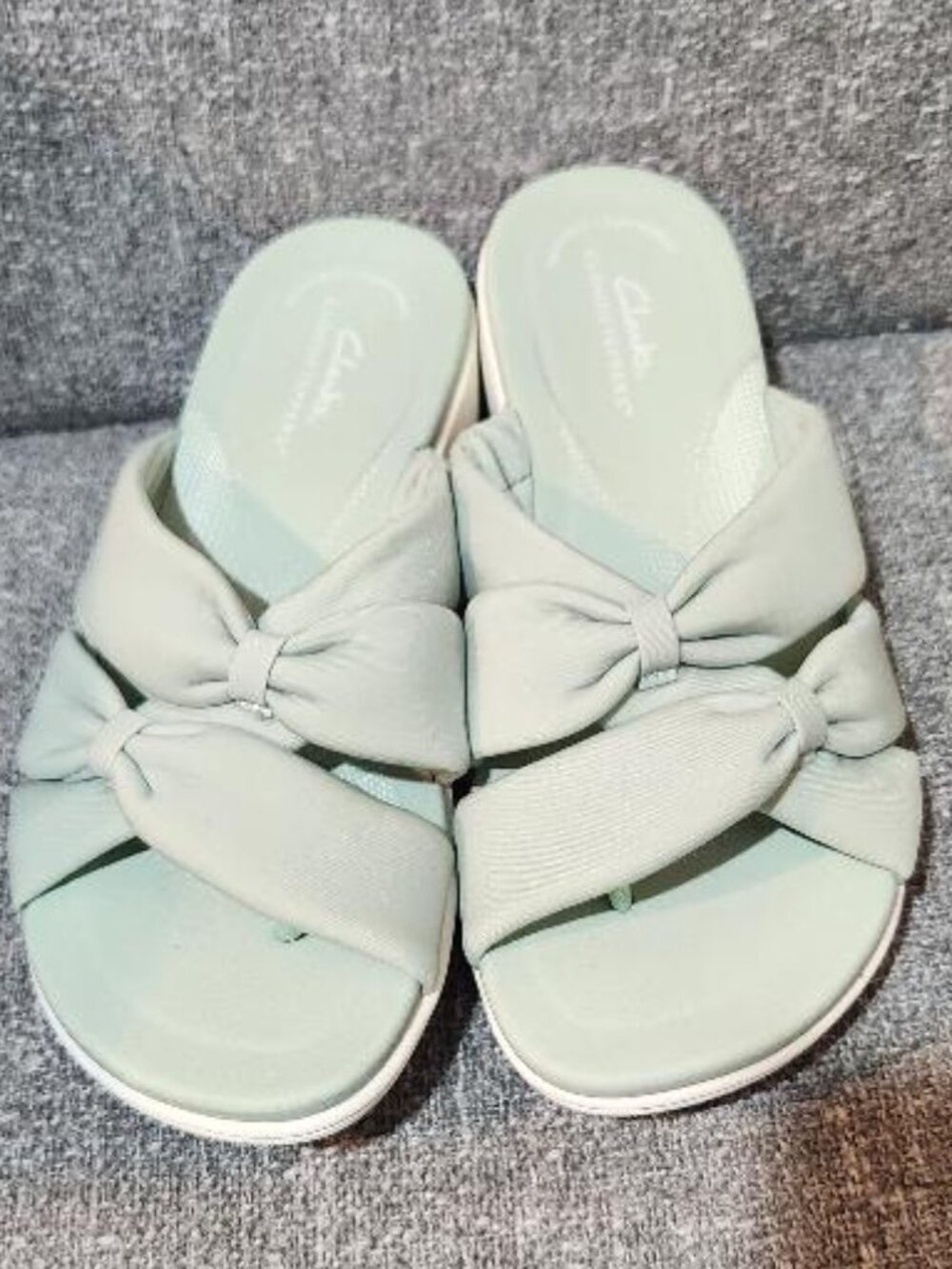 Clarks Cloudsteppers BreezeRae Ava Thong Sandals Sage
